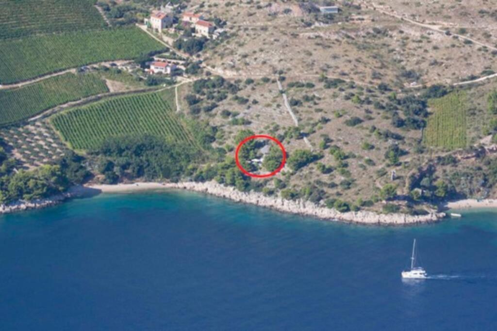 A Small Stone House By The Sea, In A Wineyard Nerezisca Exteriör bild