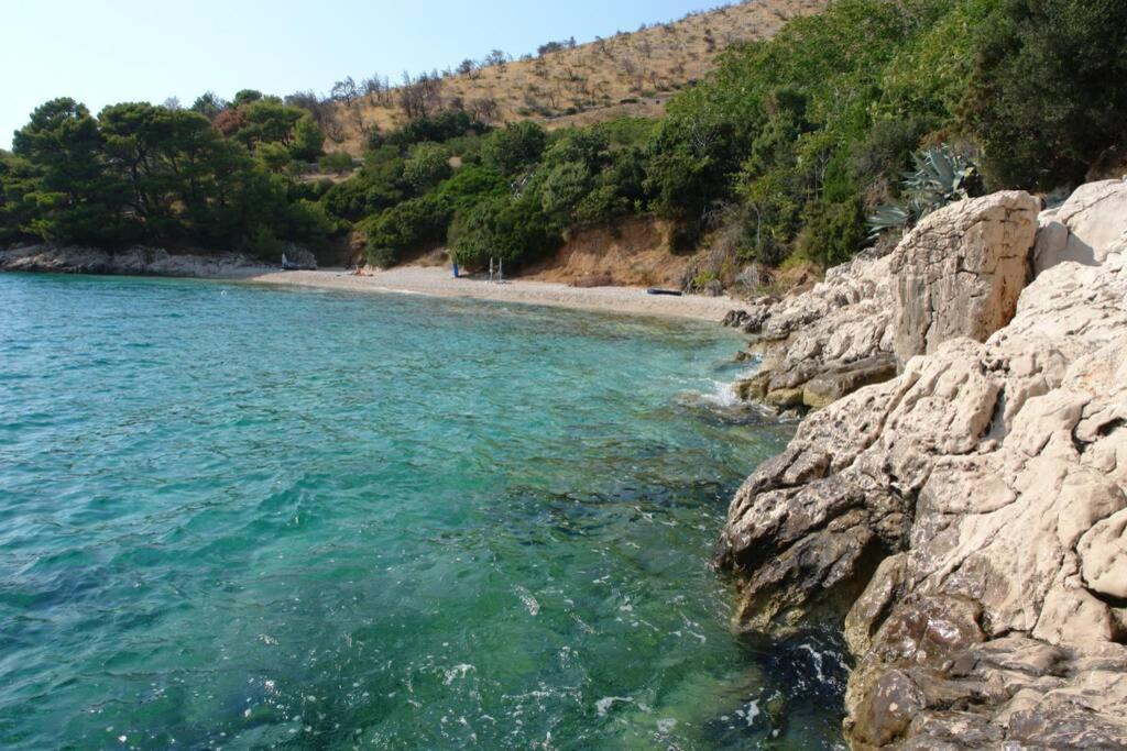 A Small Stone House By The Sea, In A Wineyard Nerezisca Exteriör bild